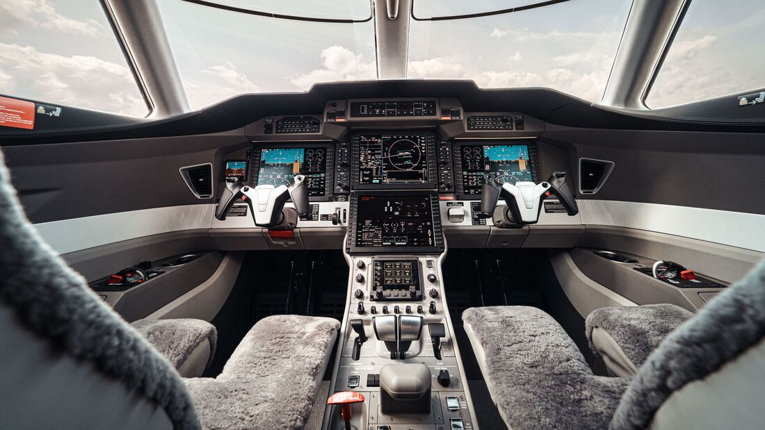 Cockpit der Pilatus PC-24.
