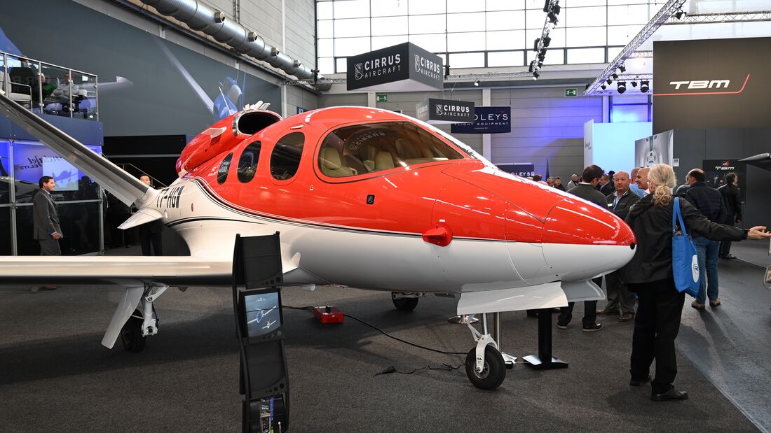 Cirrus zeigt neueste Version seines Jets SF50