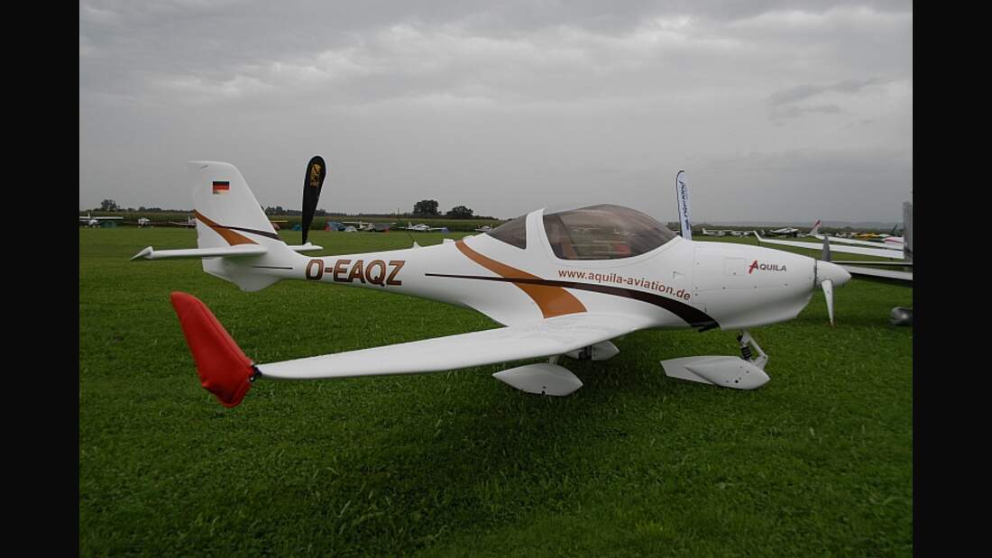 Aquila A 210